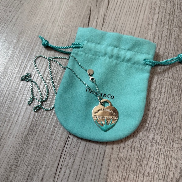 Tiffany and co heart Splash necklace on blue chain - Picture 3 of 4